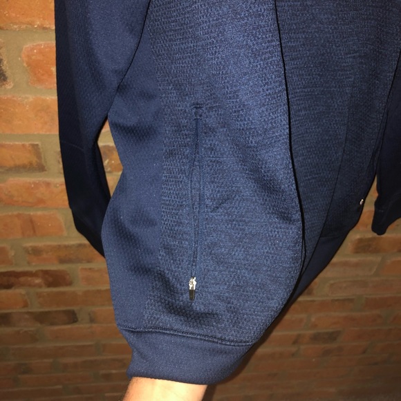 Reebok Speedwick Fleece Hoodie, Speedwick Sweatpants, & Shirt (size L) Bundle - Picture 7 of 16